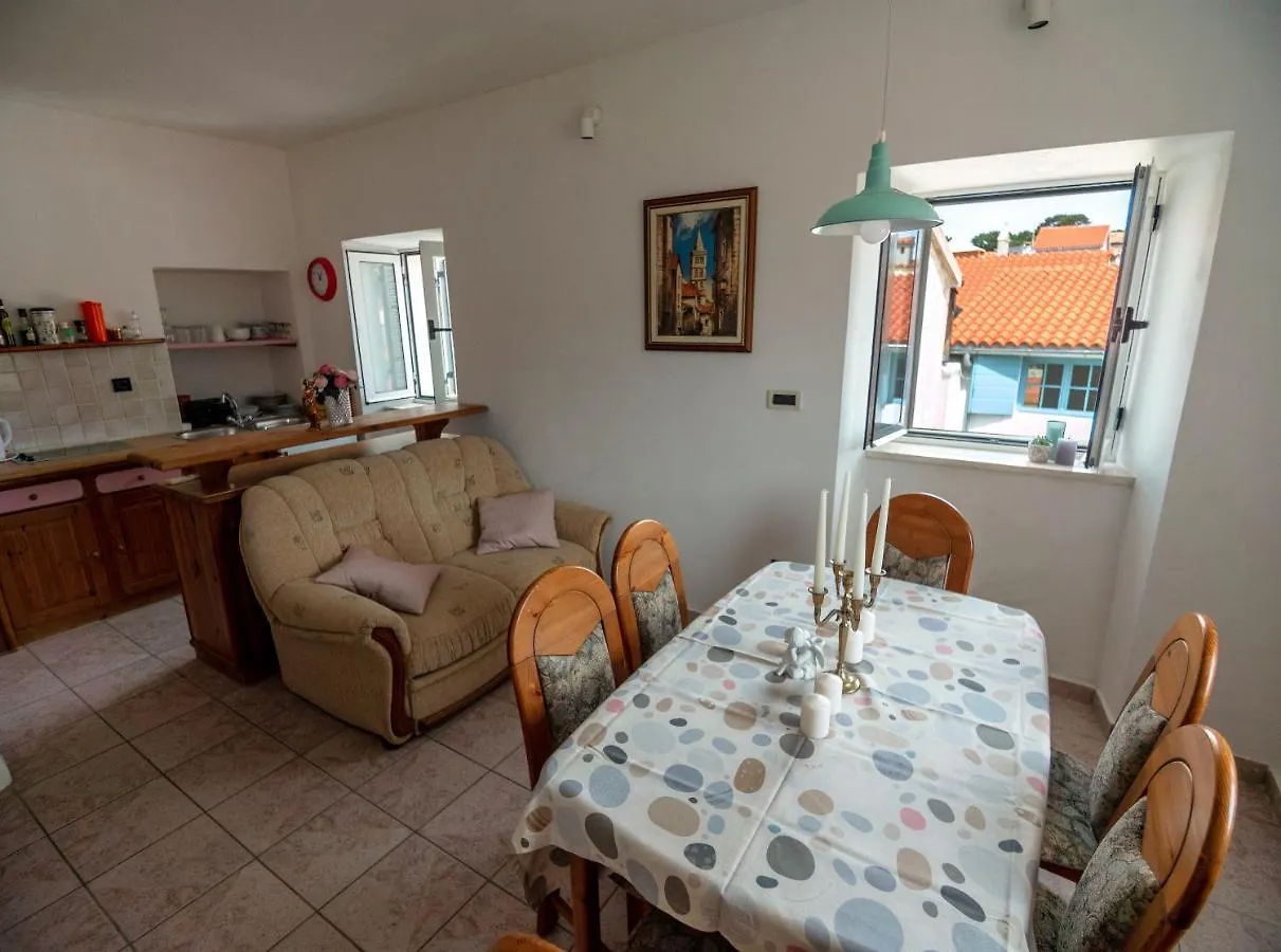 Luise - Four Towers Apartments Rab Town