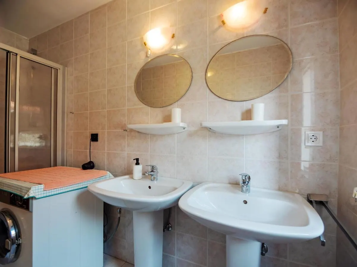 Luise - Four Towers Apartments Rab Town