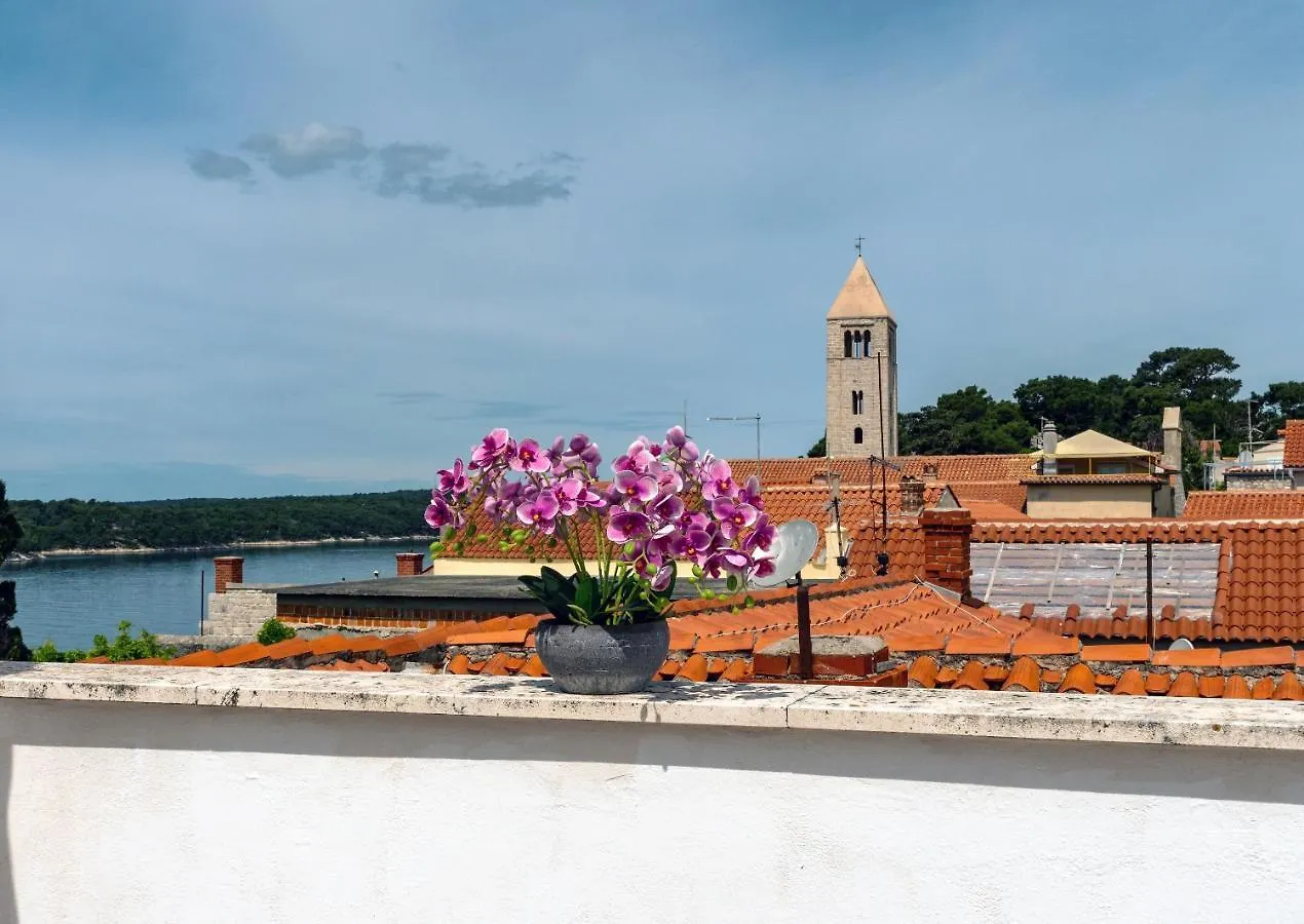 Luise - Four Towers Apartments Rab Town