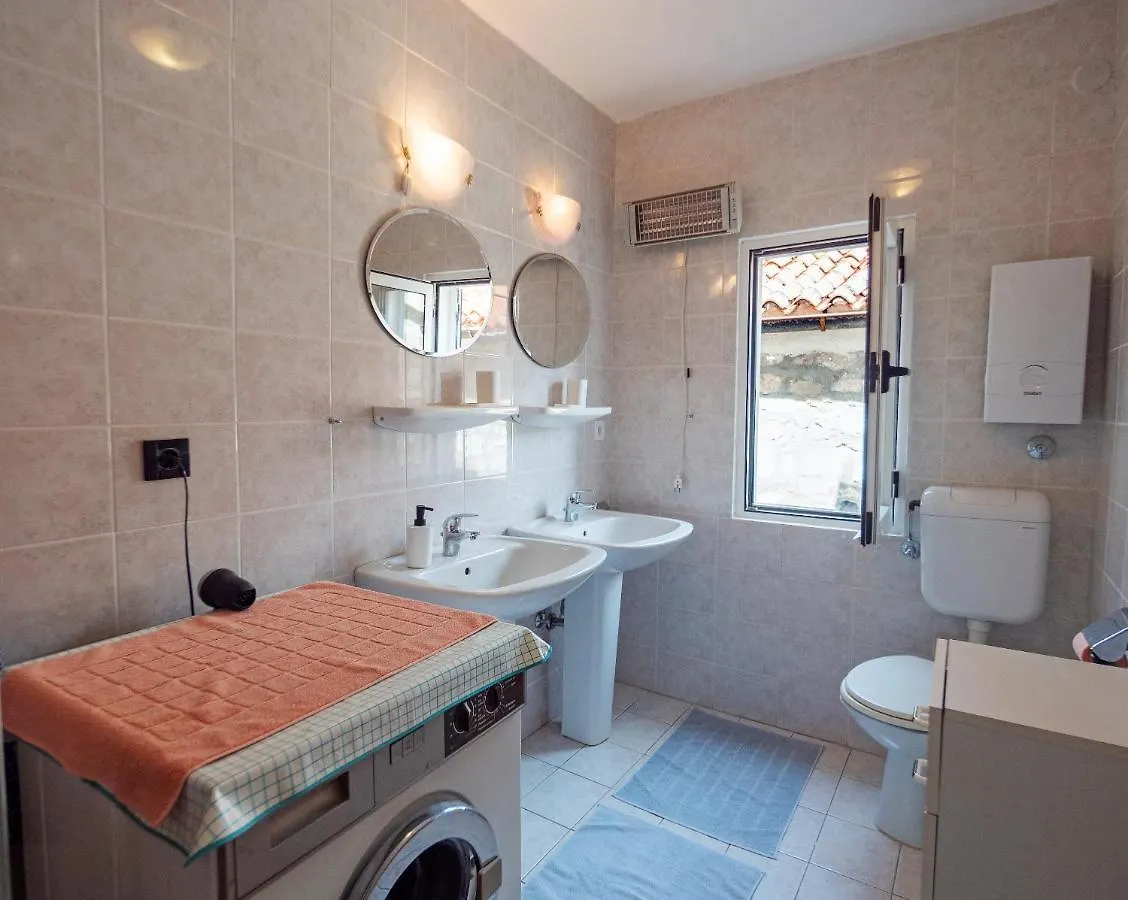 Luise - Four Towers Apartments Rab Town